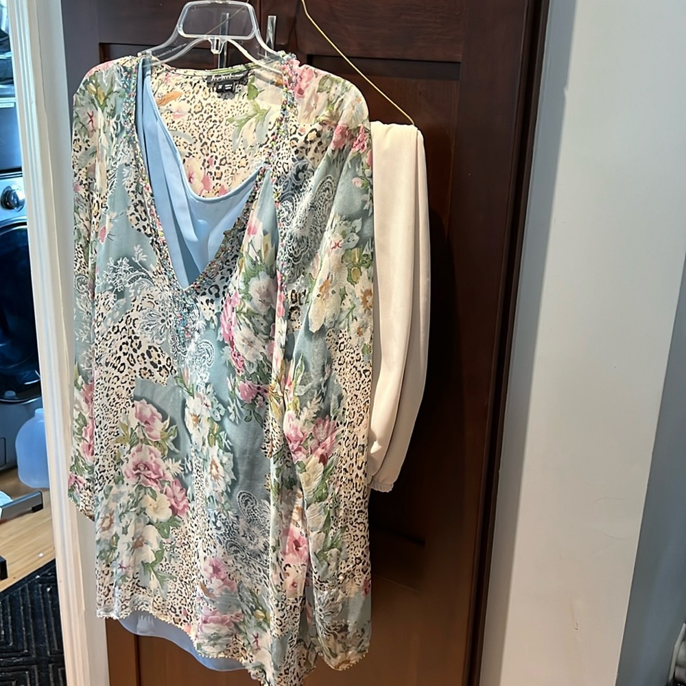 Evening set - ECI New York 3x camisole/ beaded pastel top and pants